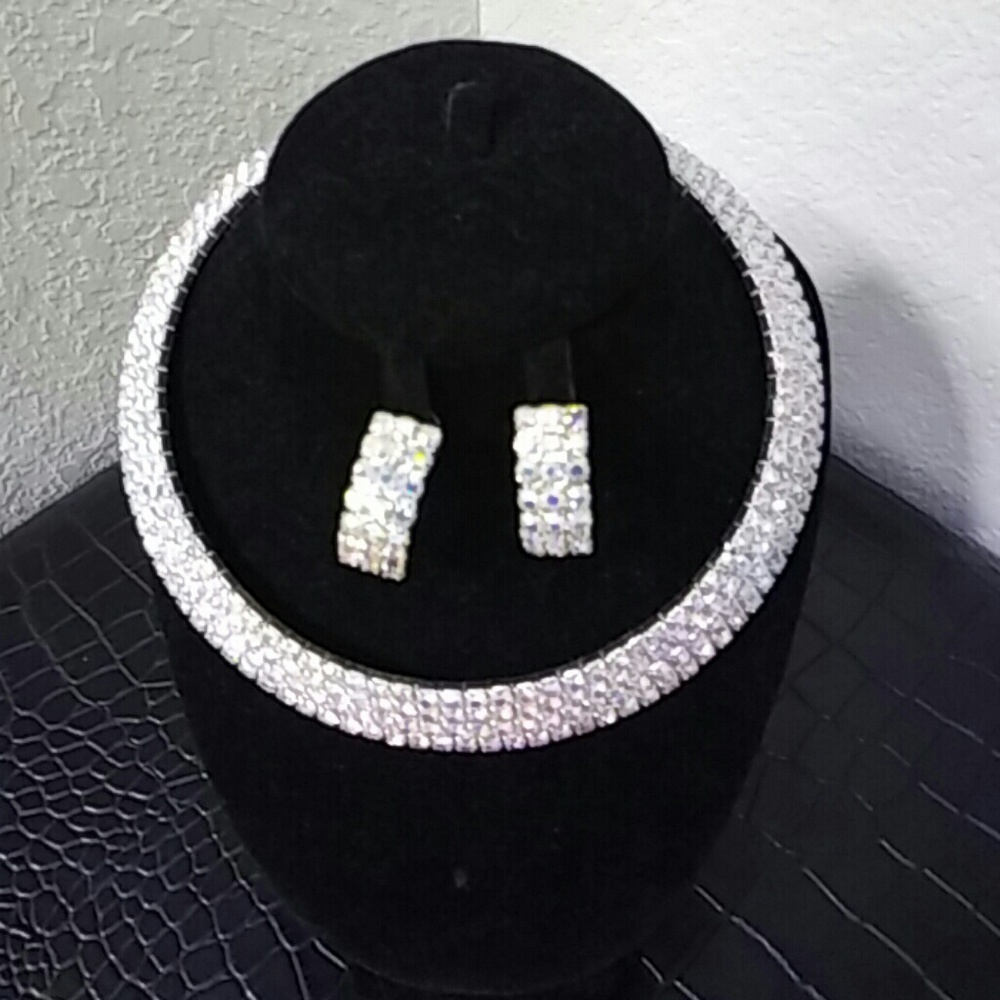 BLING!! 💎 AB Rhinestone Cuff Necklace & Earrings